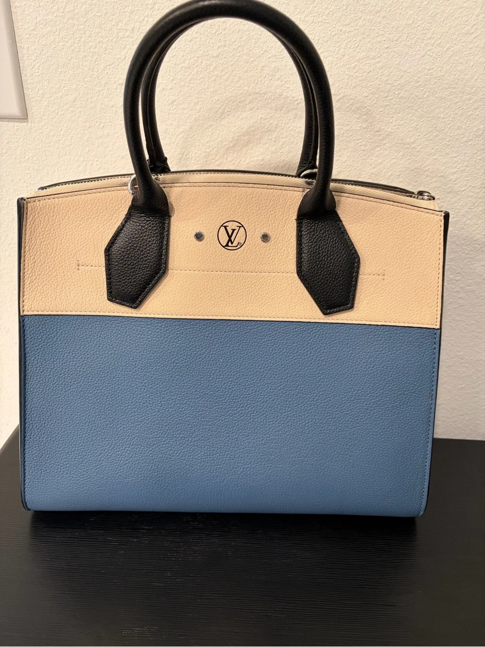 Louis Vuitton City steamer leather handbag in blue - Picture 1 of 14
